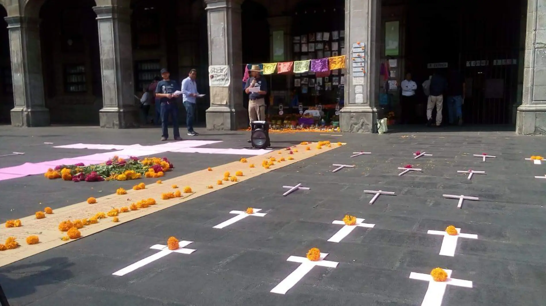 Ofrenda en memoria de las víctimas de feminicidio (1)